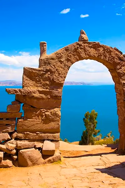 ISLAS DE LOS UROS Y TAQUILE