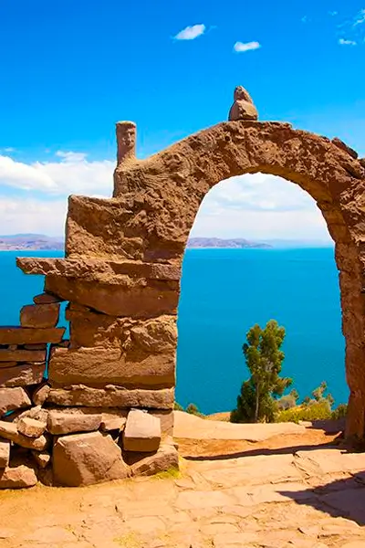ISLAS DE LOS UROS Y TAQUILE
